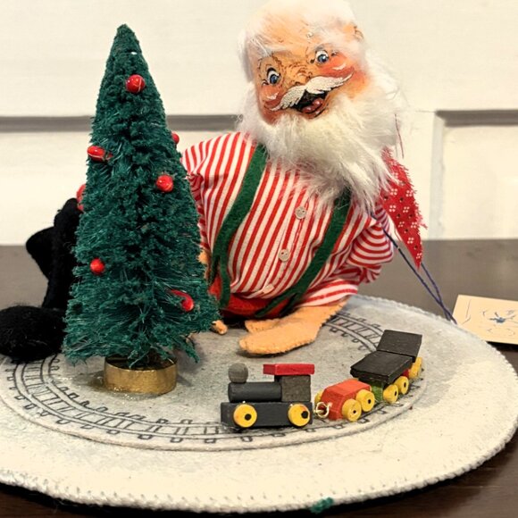 🎄 Annalee “Time Out” Santa Claus Doll – Toy Train Holiday Scene – Vintage - Picture 3 of 8